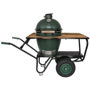Big Green Egg Large in een kruiwagen met houten werkblad