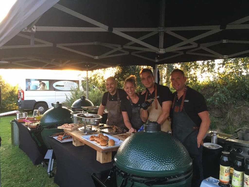 Bedrijfsbarbecue organiseren: zo pak je het professioneel én met plezier aan 1 teamderidder 1