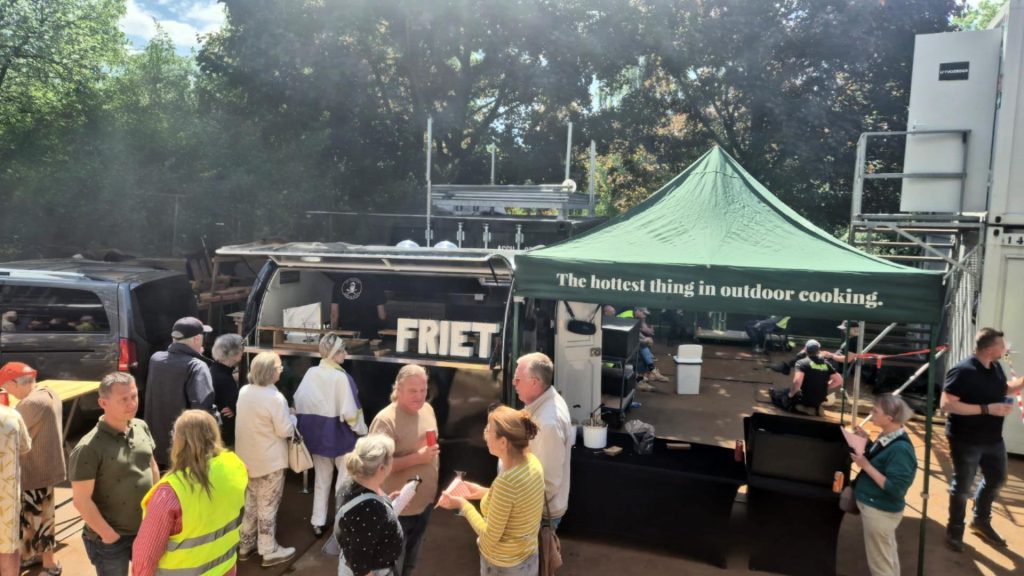 Ontdek onze nieuwe foodtruck: dé culinaire hotspot op wielen! 3 foodtruck huren