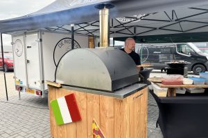 Assortiment De Ridder Catering 28 Italiaanse houtoven pizzakar De Ridder Catering